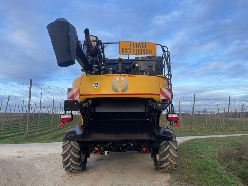 New Holland CR 8.80