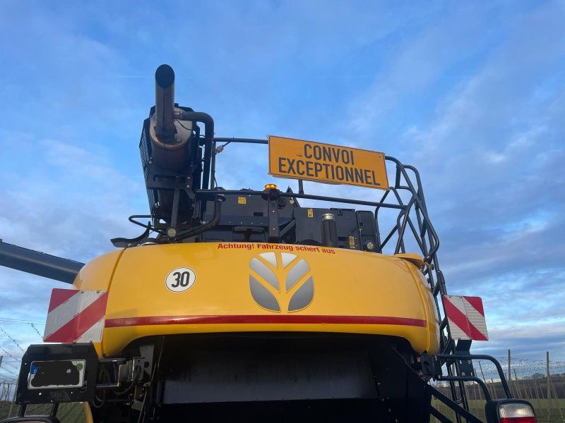 New Holland CR 8.80