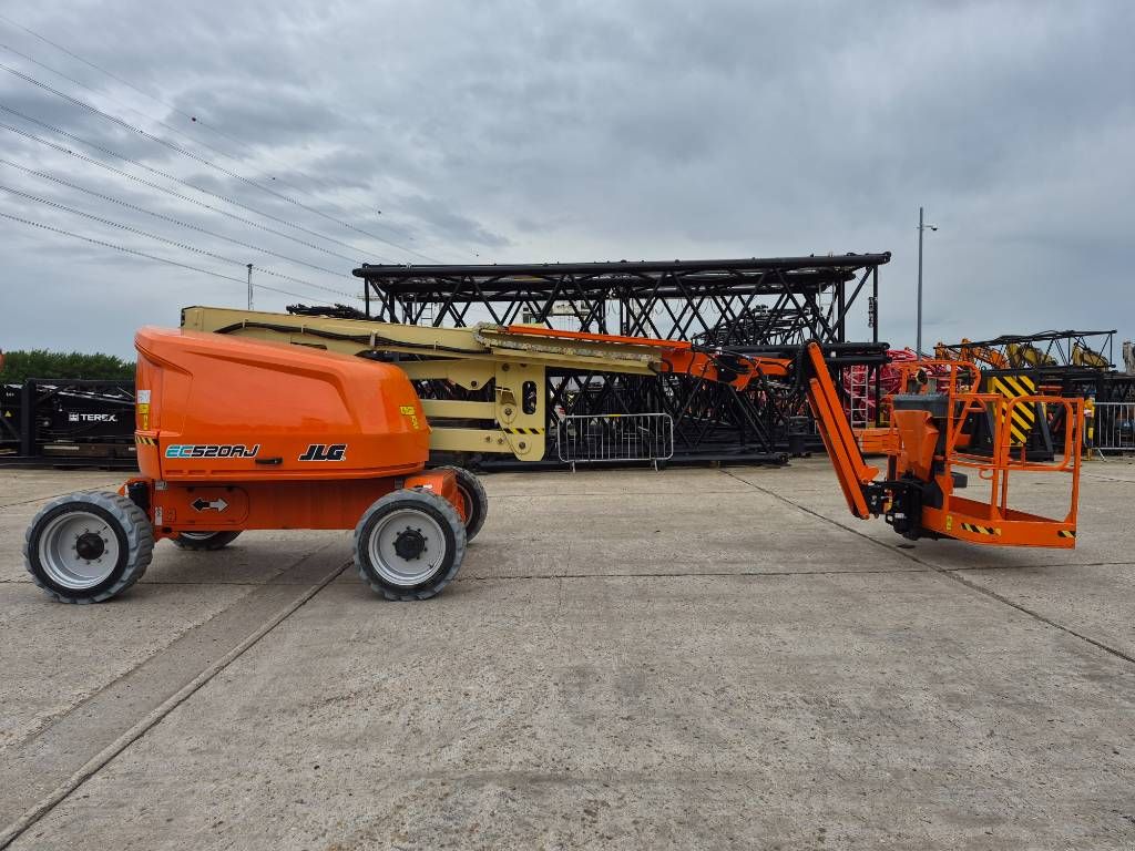 JLG 520AJ (2 units available)