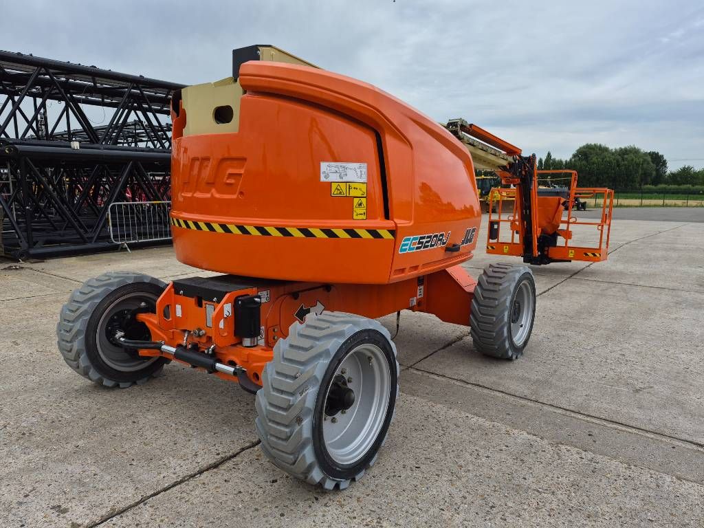 JLG 520AJ (2 units available)