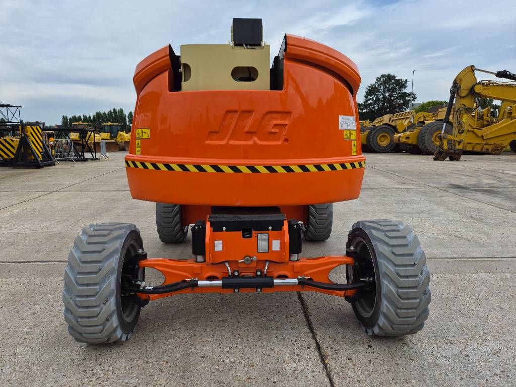 JLG 520AJ (2 units available)