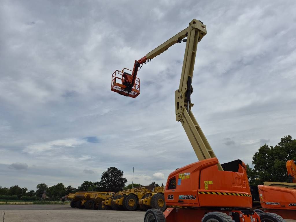 JLG 520AJ (2 units available)