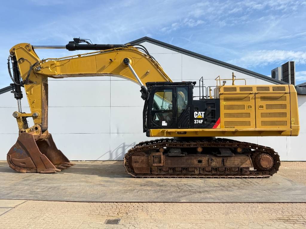 CAT 374FL - Automatic Greasing / Rear + Side Camera