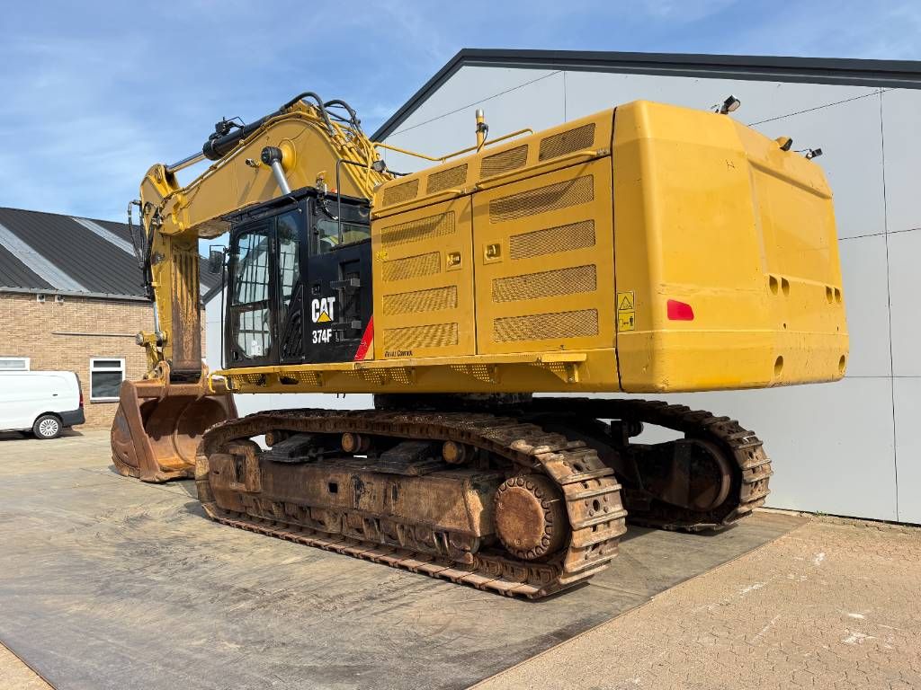 CAT 374FL - Automatic Greasing / Rear + Side Camera