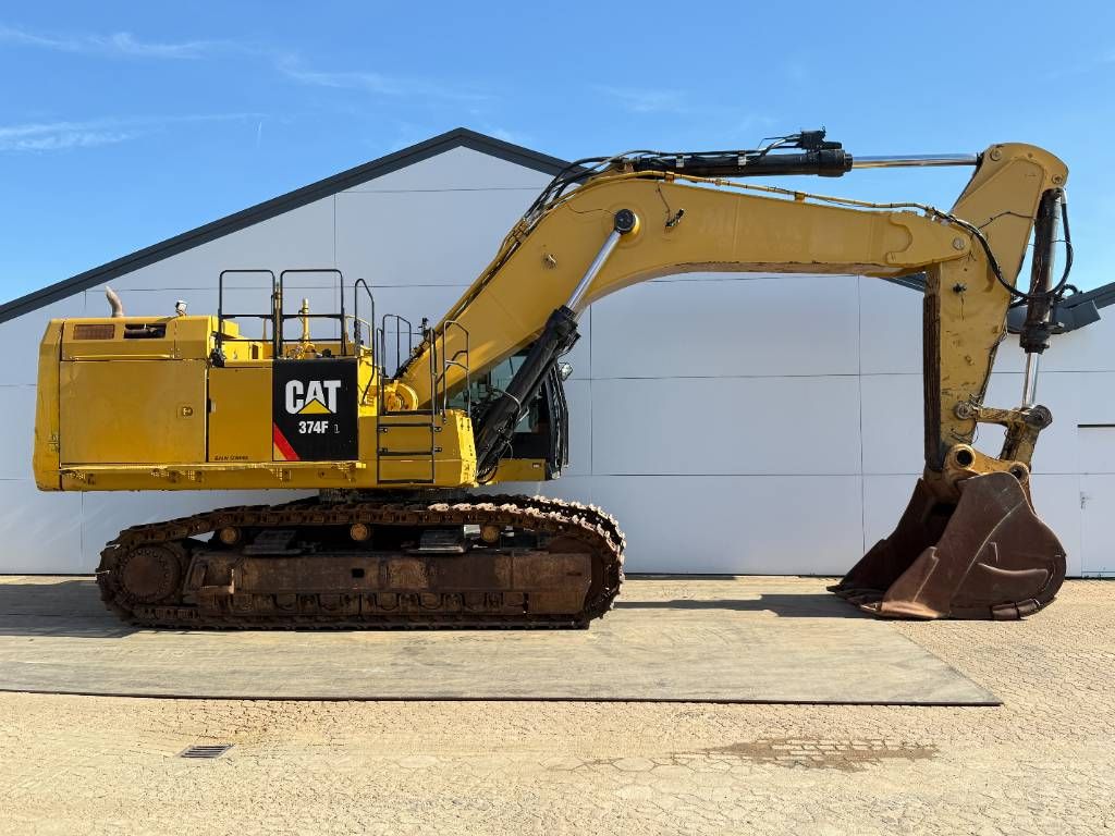 CAT 374FL - Automatic Greasing / Rear + Side Camera