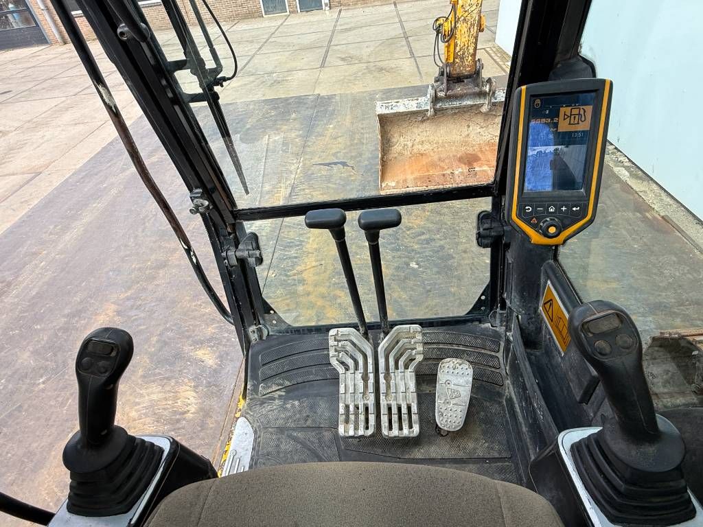 JCB JZ141LC - Hammer Lines / Automatic Greasing