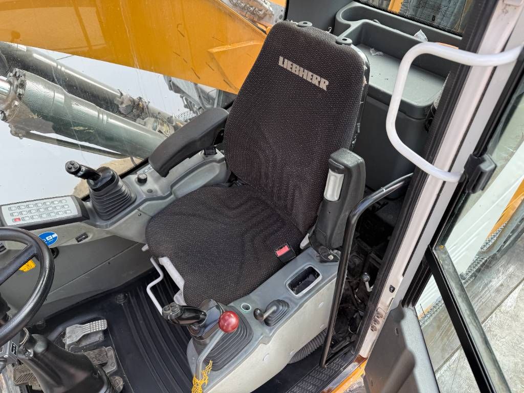 Liebherr LH22 - Tilting Cab / Auto Greasing / Camera