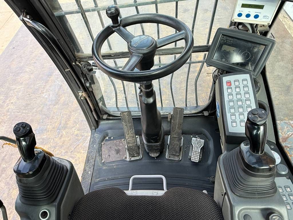 Liebherr LH22 - Tilting Cab / Auto Greasing / Camera