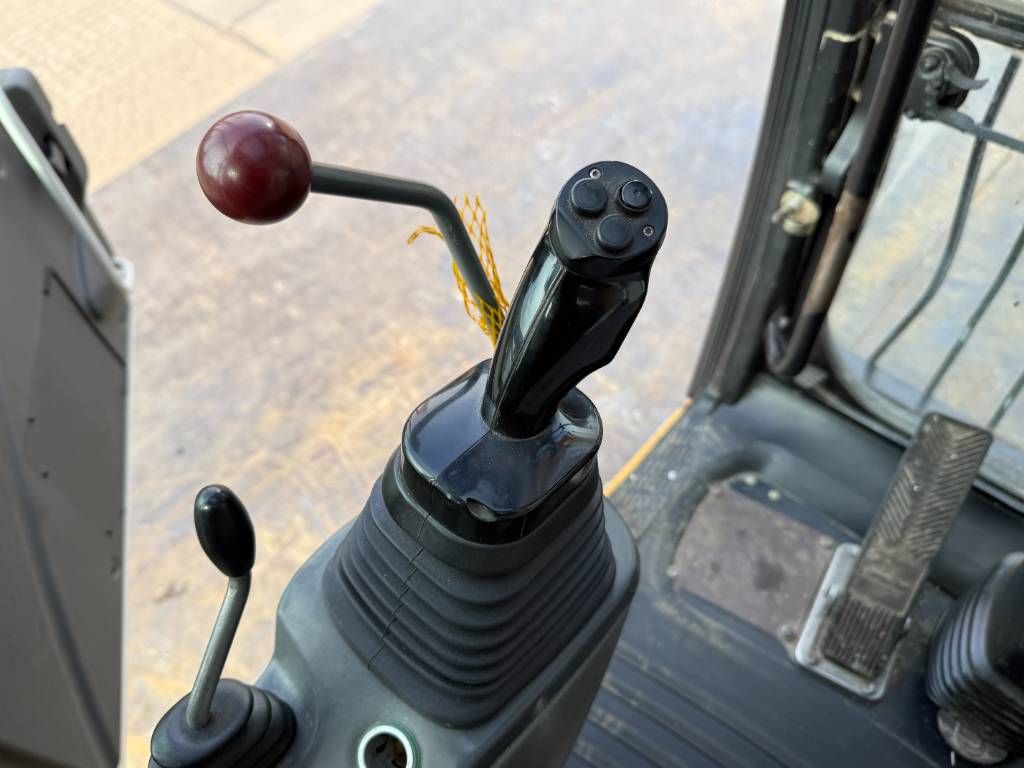 Liebherr LH22 - Tilting Cab / Auto Greasing / Camera