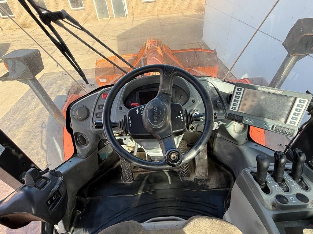 Hitachi ZW250-6 - CDC / 3rd Function / Auto Greasing