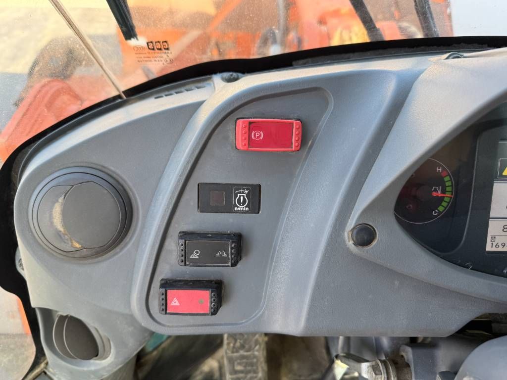 Hitachi ZW250-6 - CDC / 3rd Function / Auto Greasing