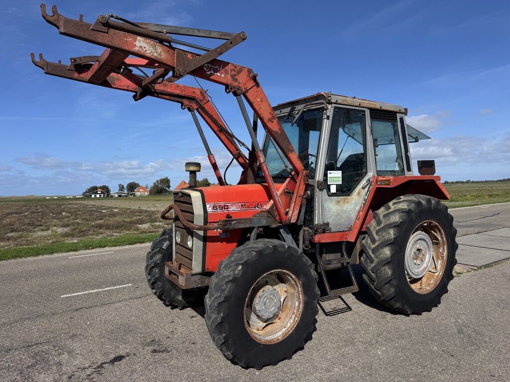 Massey-Ferguson 690