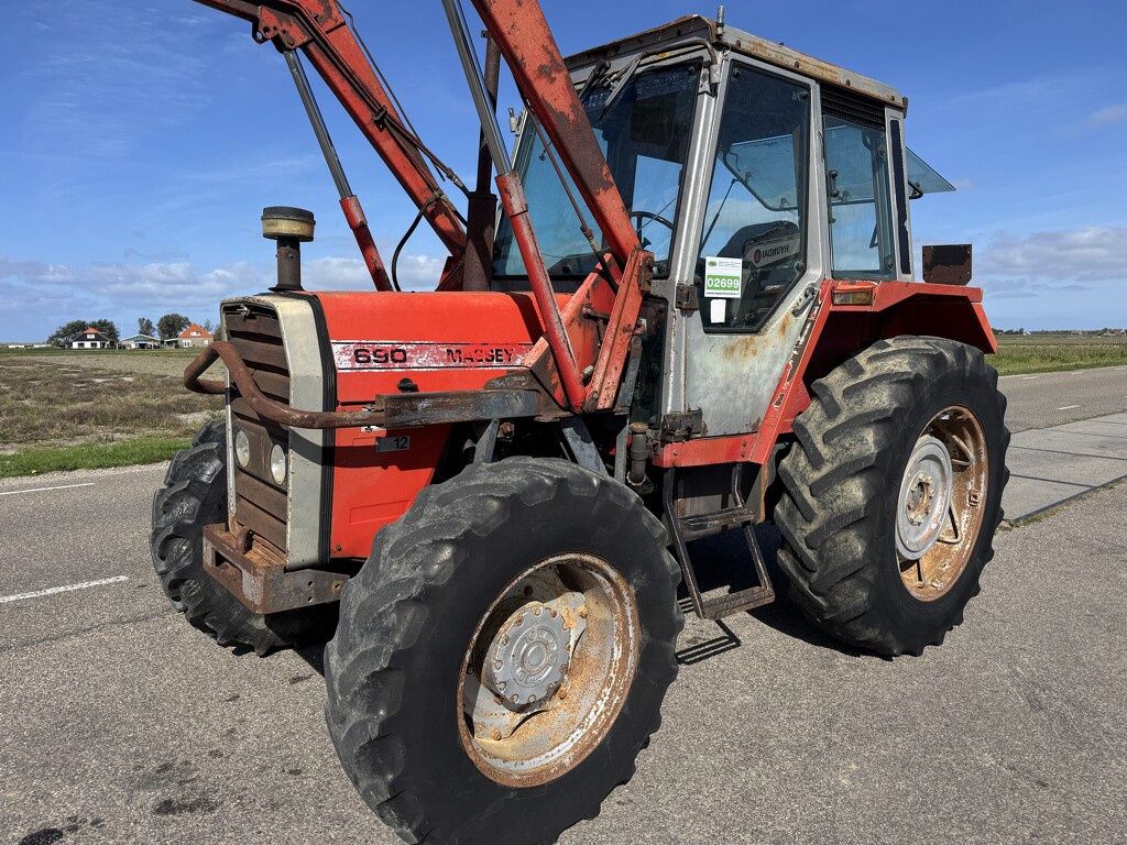 Massey-Ferguson 690