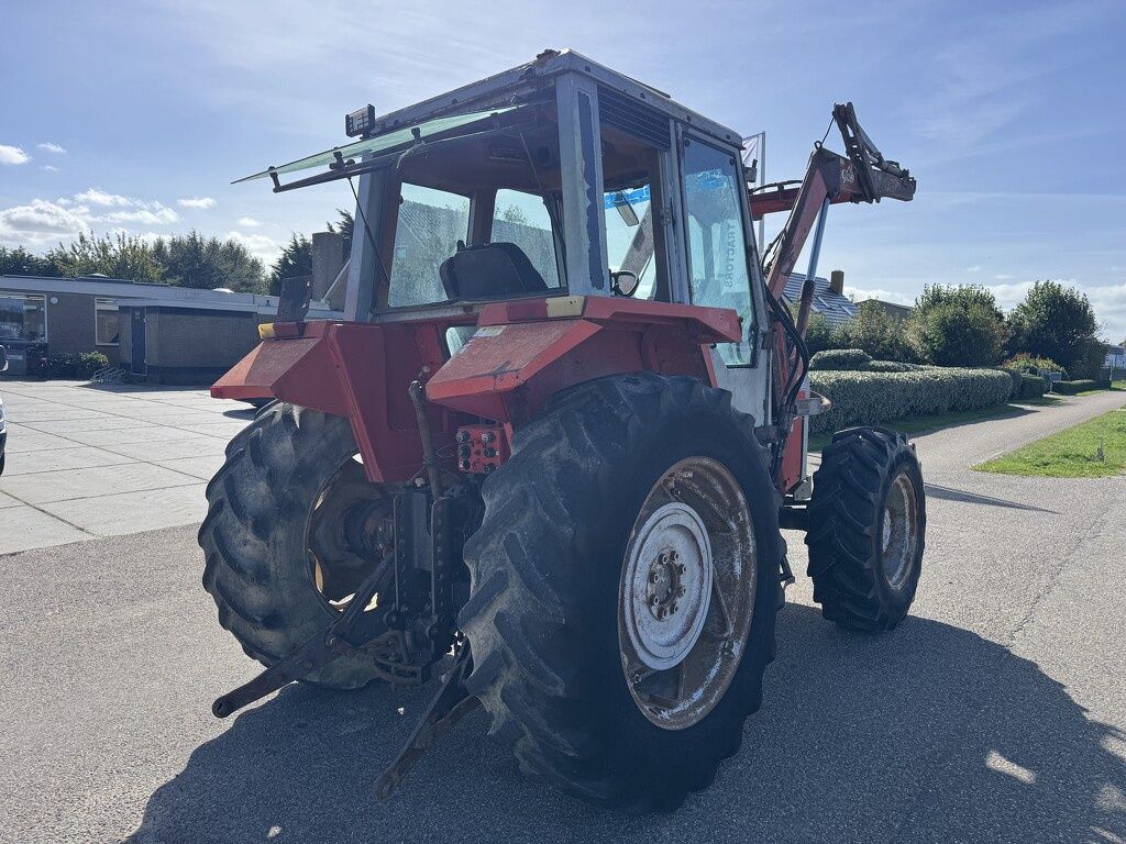 Massey-Ferguson 690