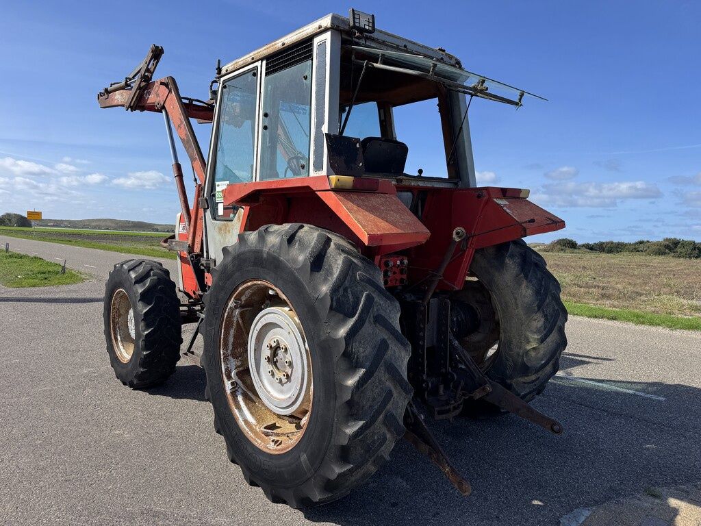 Massey-Ferguson 690
