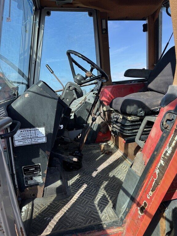 Massey-Ferguson 690