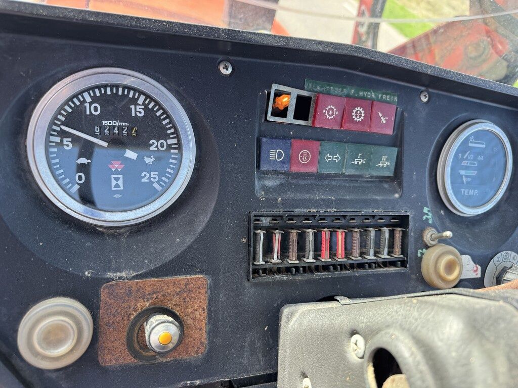 Massey-Ferguson 690