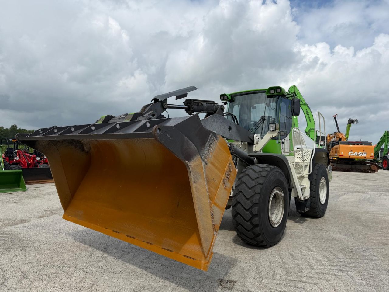 Dichte bak 320cm 4200 liter Verachtert aansluiting