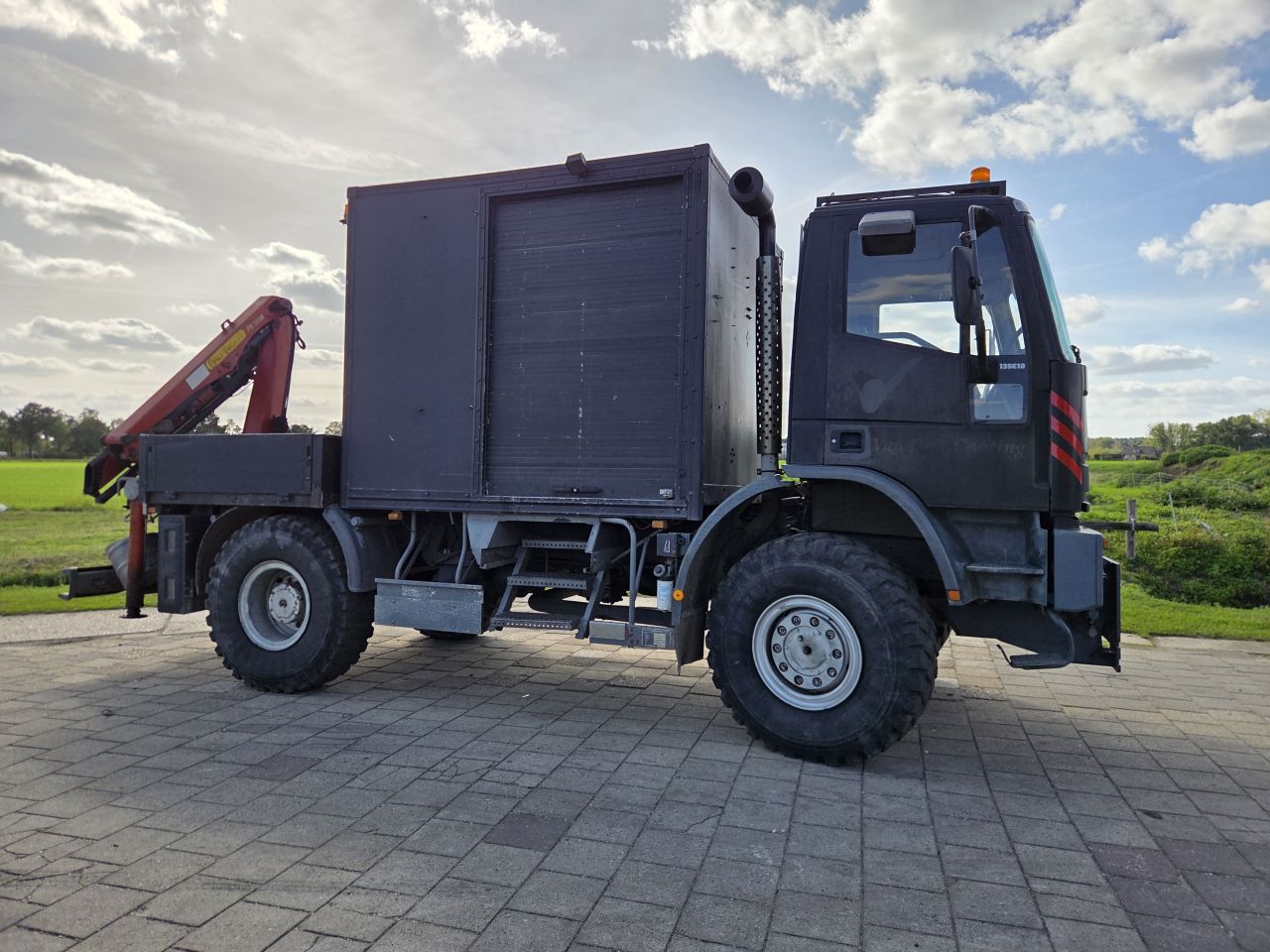 Iveco 4x4 MMBS Palfinger mobiele werkplaats met kraan