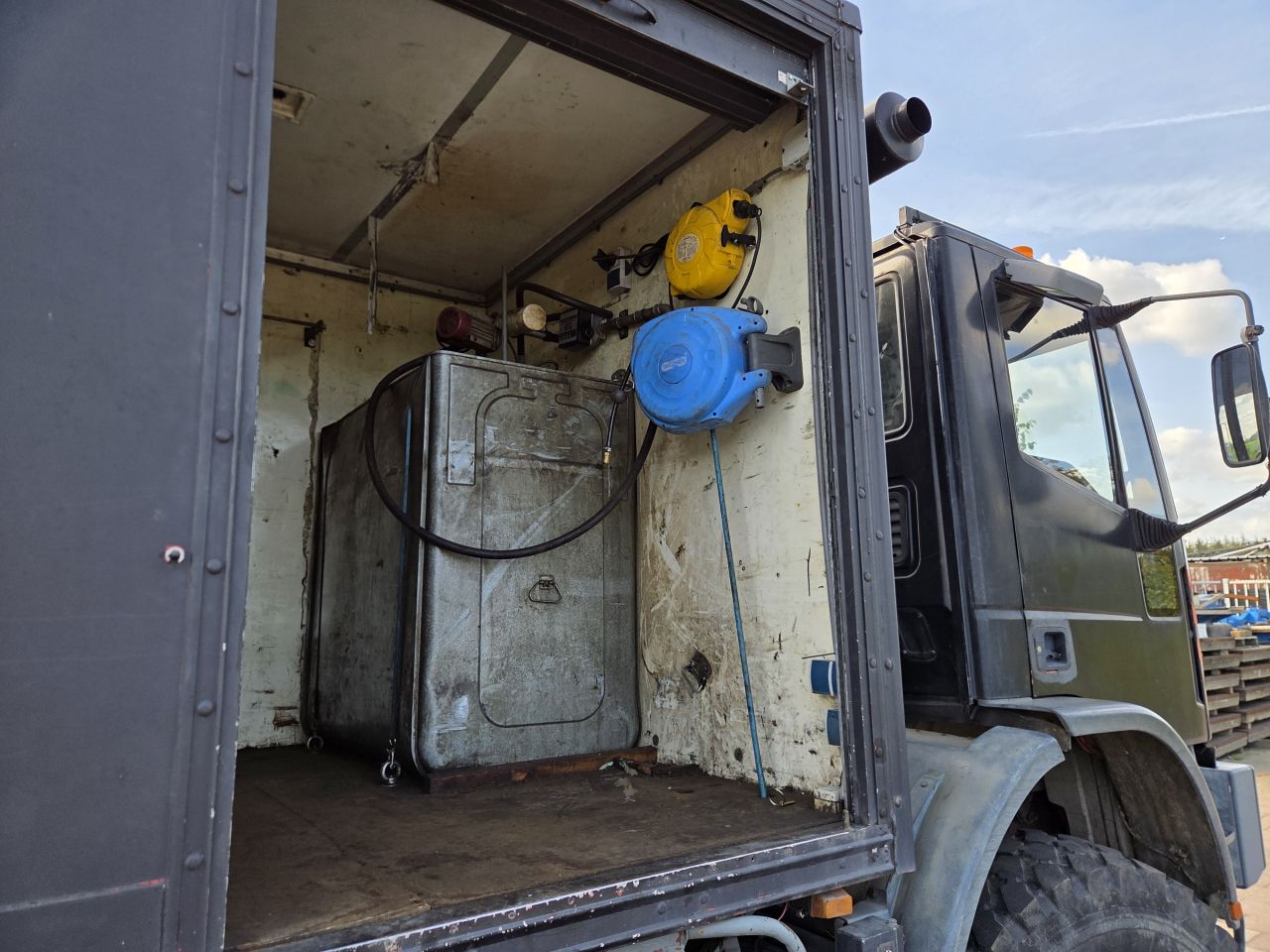 Iveco 4x4 MMBS Palfinger mobiele werkplaats met kraan