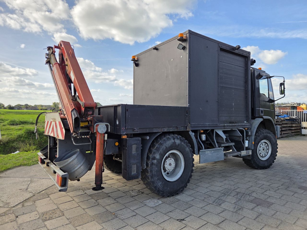 Iveco 4x4 MMBS Palfinger mobiele werkplaats met kraan