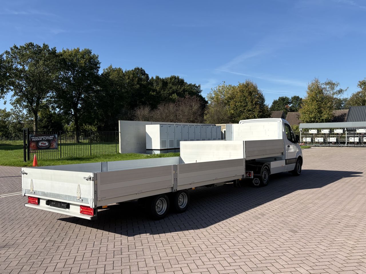 Be trekker Mercedes Sprinter 317 - BE oplegger semi dieplader