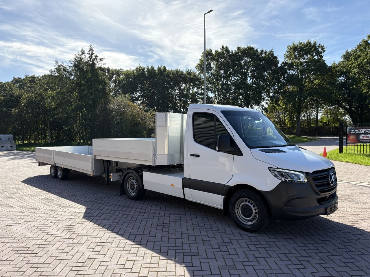Be trekker Mercedes Sprinter 317 - BE oplegger semi dieplader