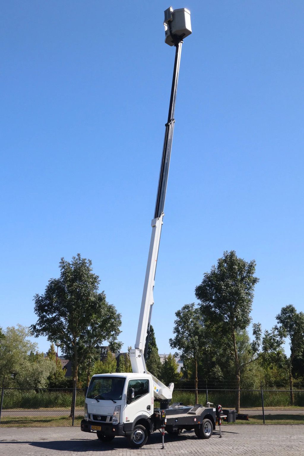 Nissan NT 400 | 20 METER | P200 TXE | 3.5 TON