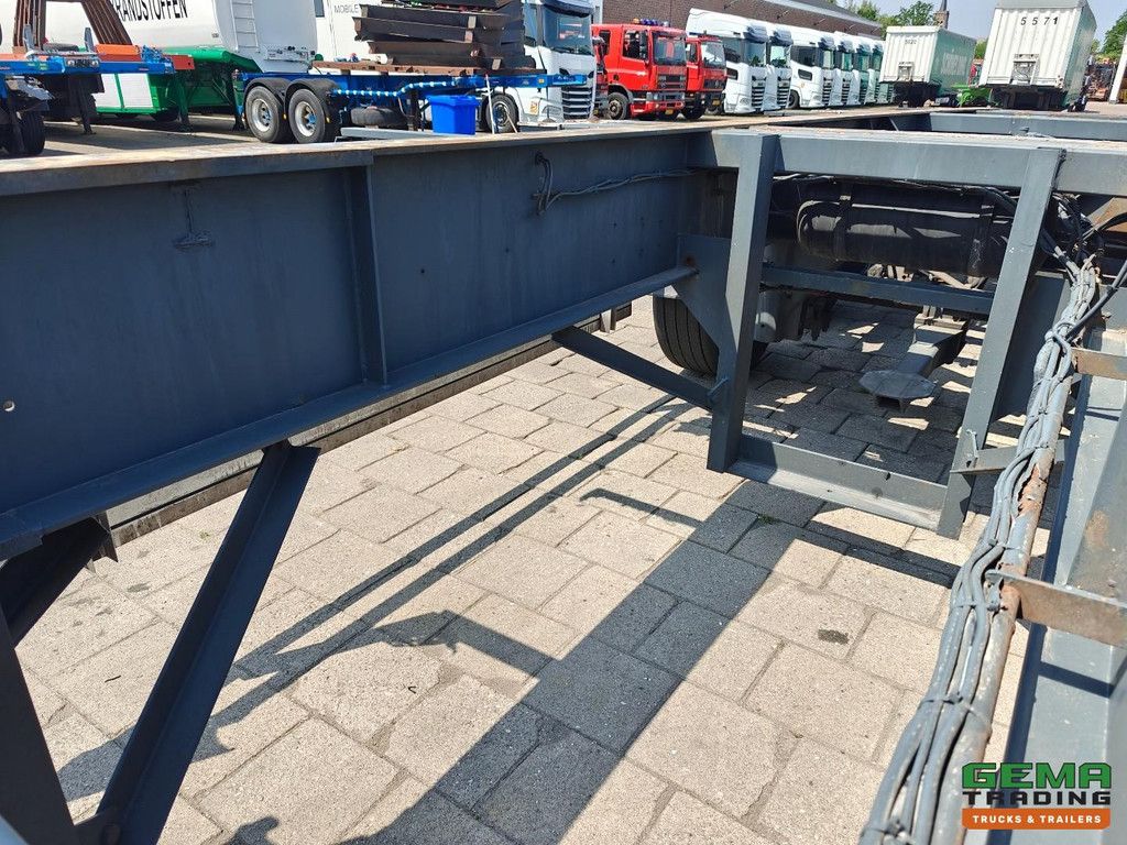 Netam-Fruehauf OCCR 39 327 A 40FT Container Chassis - Drum Brakes - Lift Axle - 5750KG - 3SMB Axles
