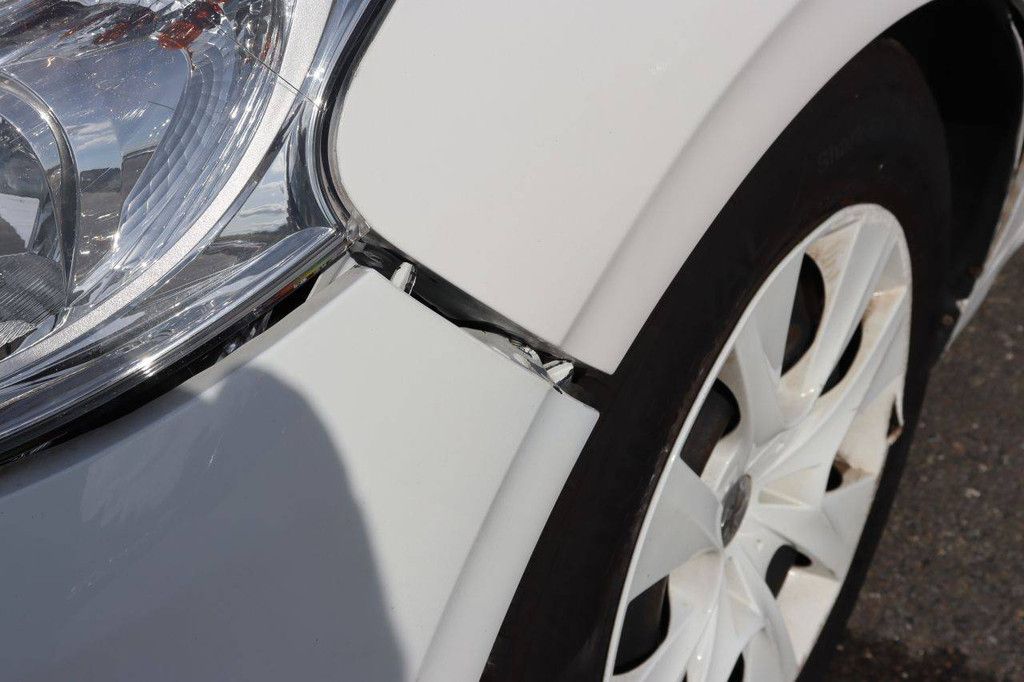 Passenger car Peugeot 208 Petrol 68hp 2018 (Margin)