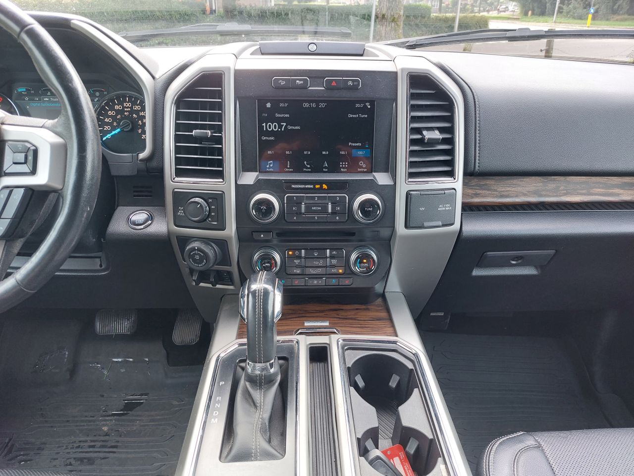 Ford F150 lariat 4x4 super Crew cab 2018