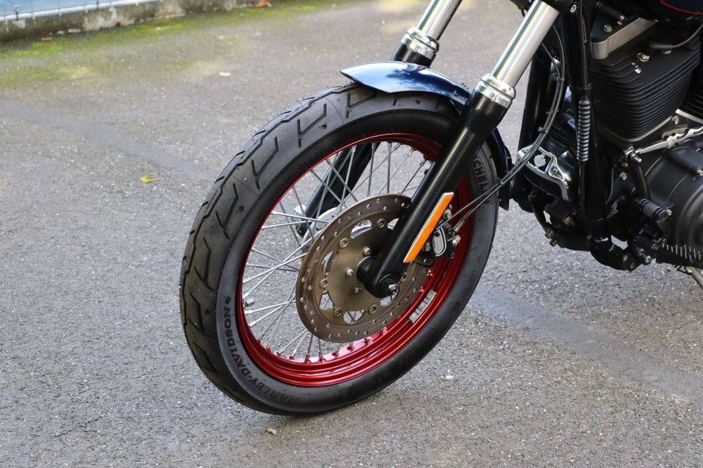 Motor Harley-Davidson DYNA STREET BOB Benzine 2013