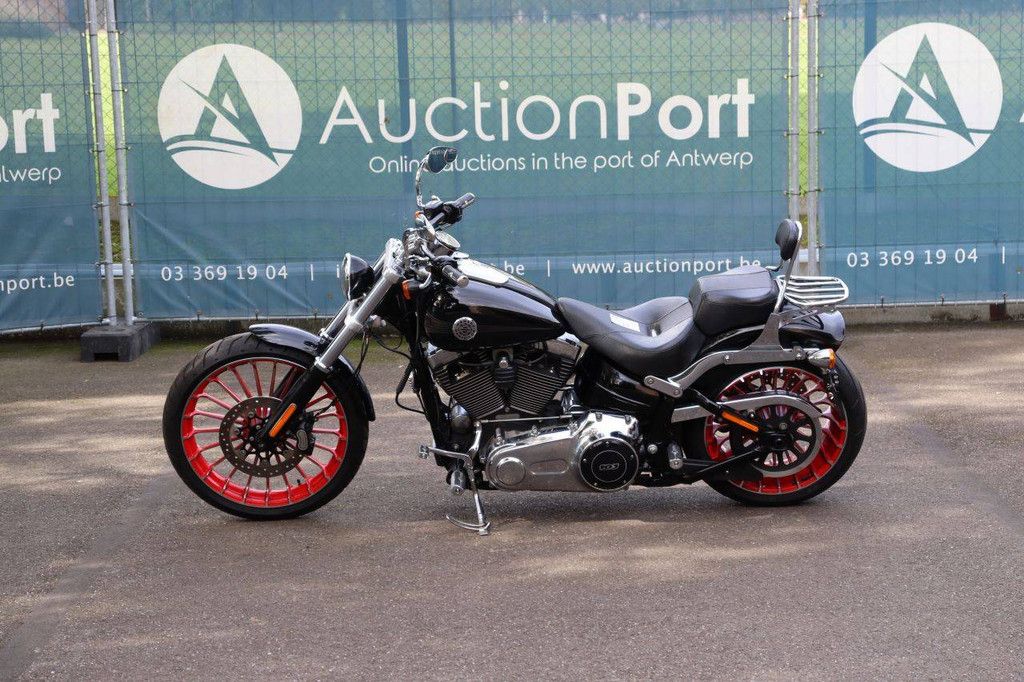 Harley-Davidson BREAKOUT SOFTAIL Motorcycle Gasoline 2015