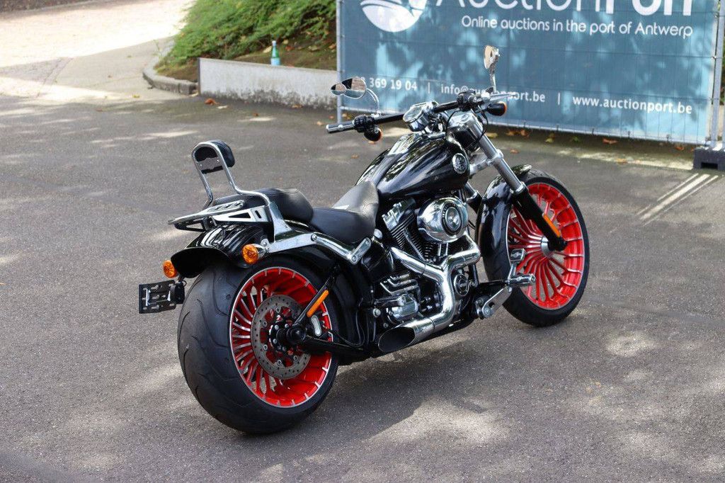 Harley-Davidson BREAKOUT SOFTAIL Motorcycle Gasoline 2015