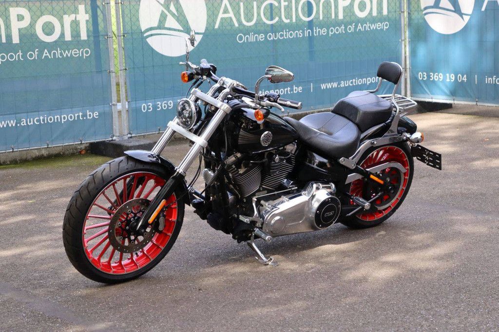 Harley-Davidson BREAKOUT SOFTAIL Motorcycle Gasoline 2015
