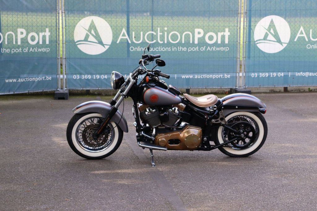 Harley-Davidson SOFTAIL DELUXE Gasoline Motorcycle 2005