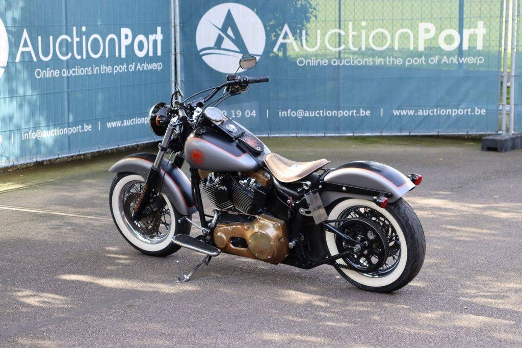 Harley-Davidson SOFTAIL DELUXE Gasoline Motorcycle 2005