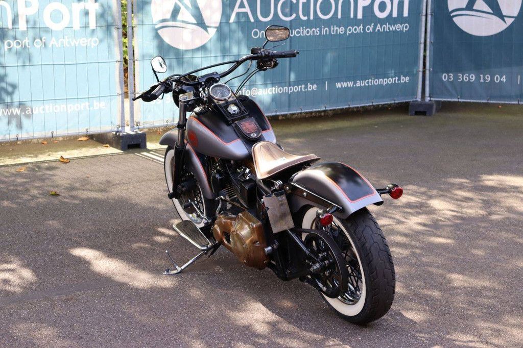 Harley-Davidson SOFTAIL DELUXE Gasoline Motorcycle 2005