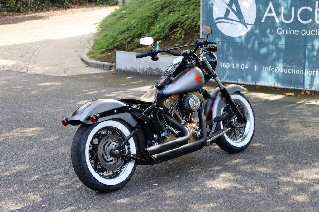 Harley-Davidson SOFTAIL DELUXE Gasoline Motorcycle 2005