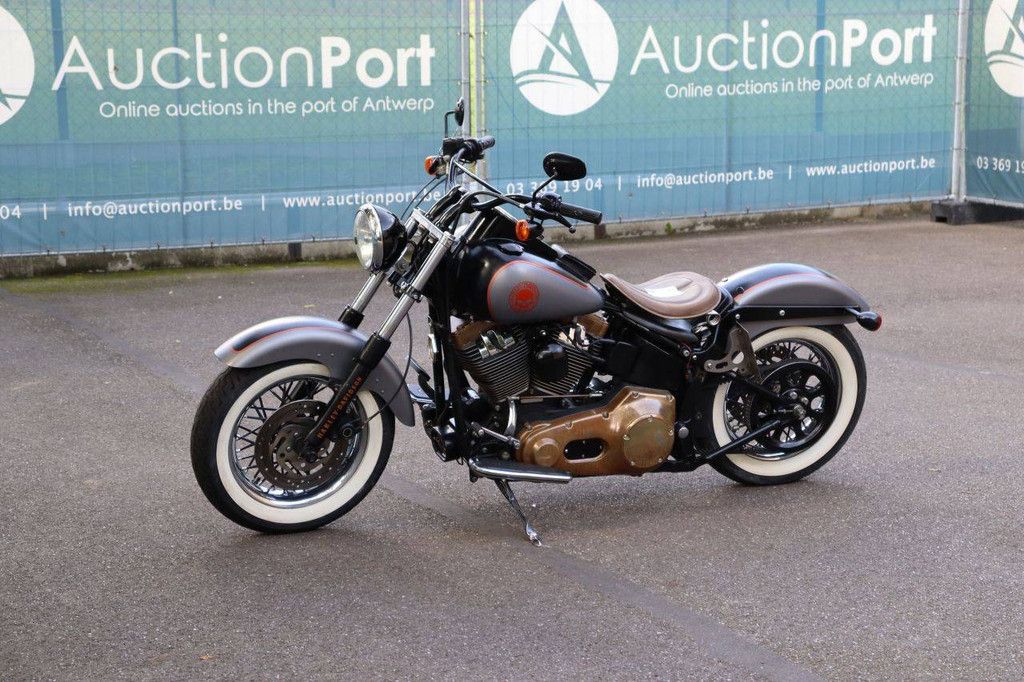 Harley-Davidson SOFTAIL DELUXE Gasoline Motorcycle 2005