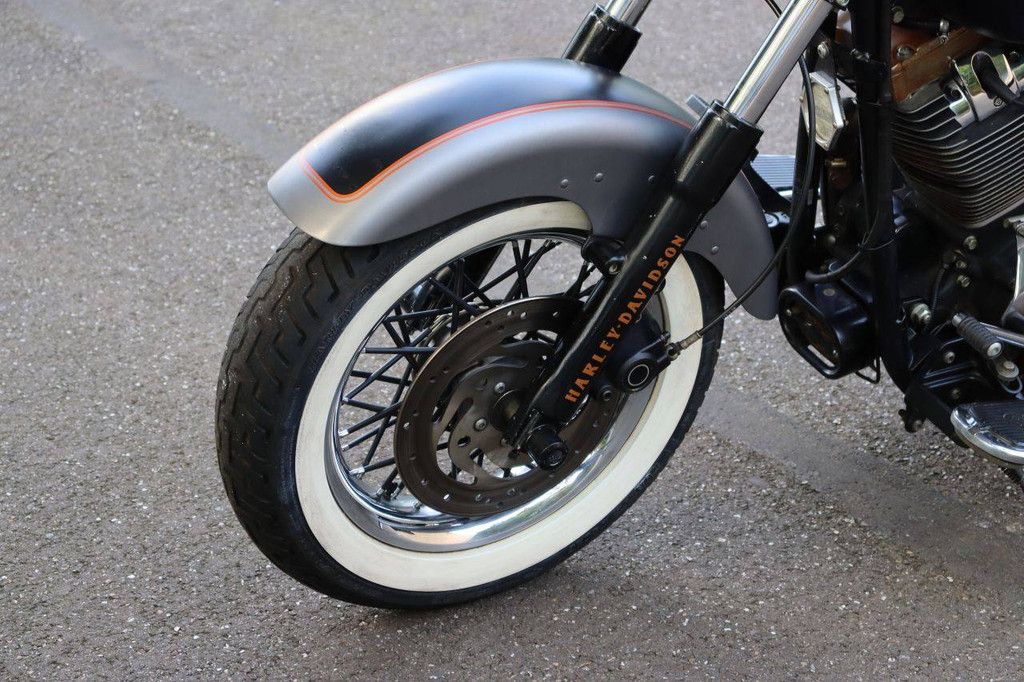 Harley-Davidson SOFTAIL DELUXE Gasoline Motorcycle 2005