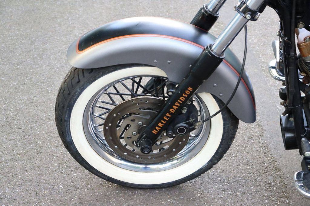 Harley-Davidson SOFTAIL DELUXE Gasoline Motorcycle 2005