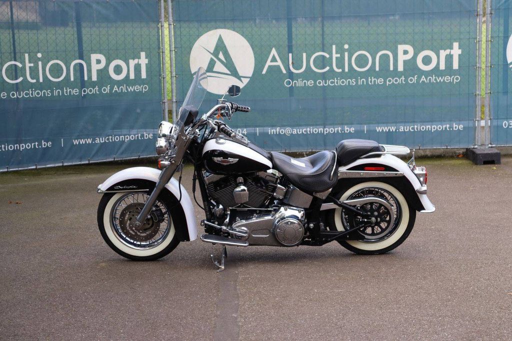 Harley-Davidson Deluxe Softail Gasoline Motorcycle 2007