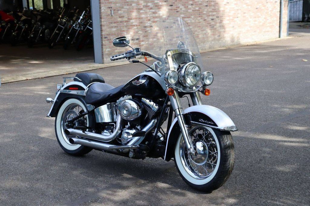 Harley-Davidson Deluxe Softail Gasoline Motorcycle 2007