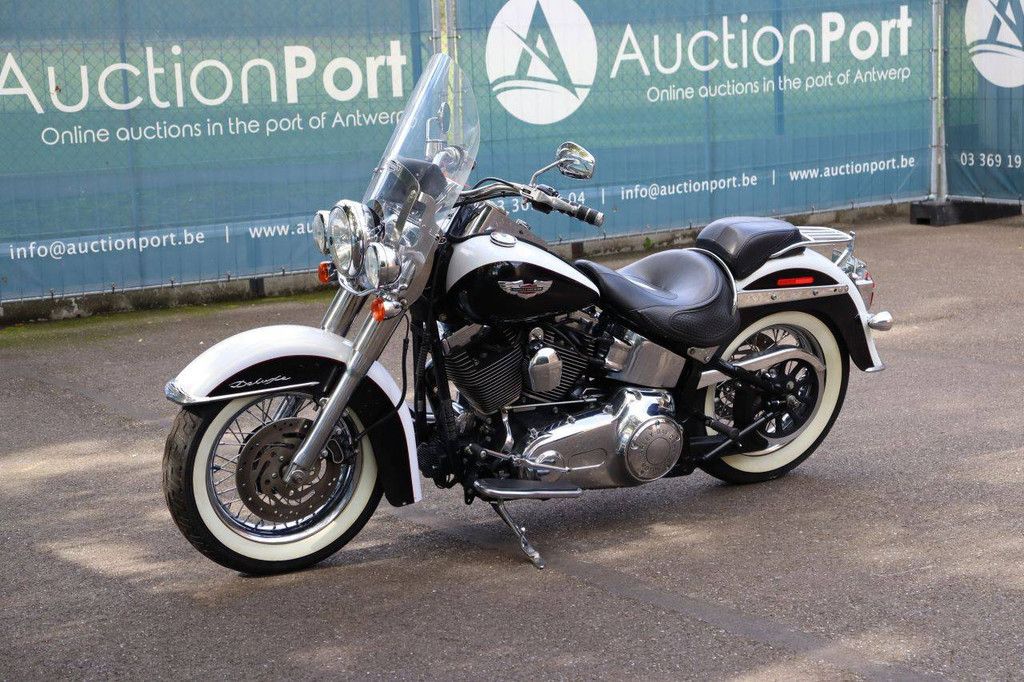 Harley-Davidson Deluxe Softail Gasoline Motorcycle 2007