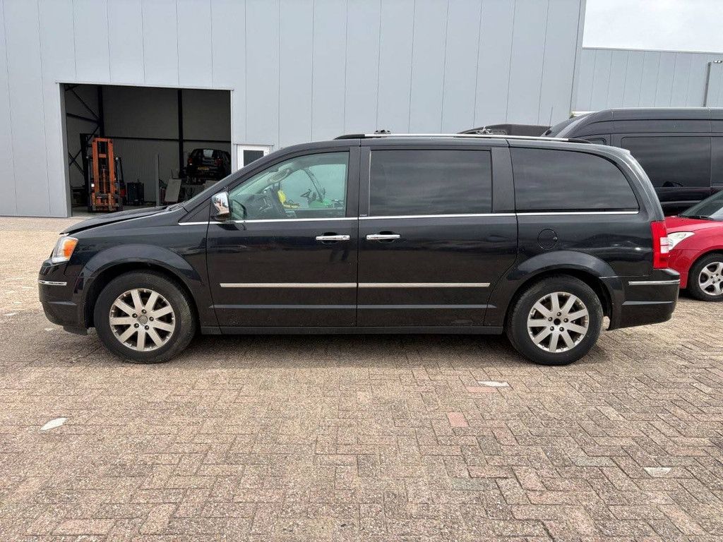 Passenger car Chrysler Grand Voyager 2.8 CRD Limited Diesel 163hp 2010 (Margin)