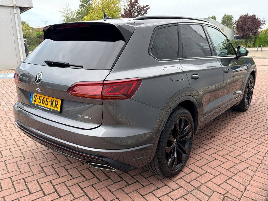 SUV Volkswagen Touareg R 3.0 TSI 4Motion R0line E-Hybrid 462 PS 2020