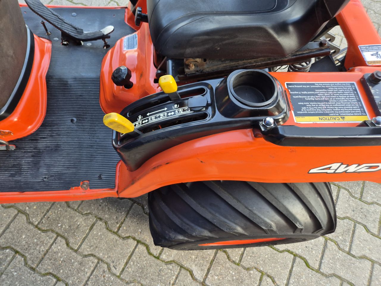 KUBOTA BX2200 MINI TRACTOR 4X4 AUTOMAAT 22PK