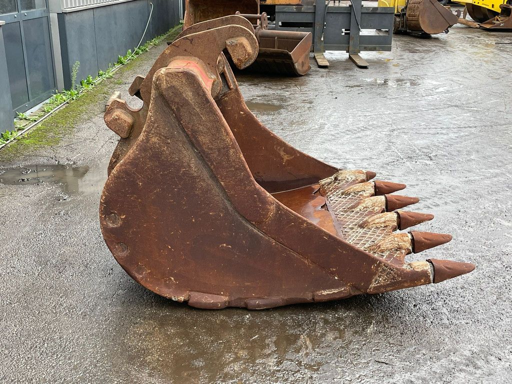 Verachtert Bucket with teeth