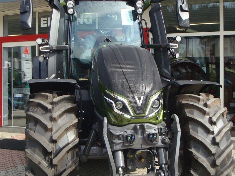 Valtra Q305